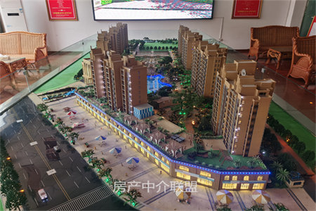 密州金东世纪城3室2厅2卫77万131m2出售